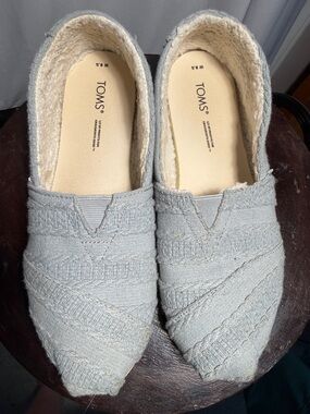 TOMS Women's Slip-On Moccasins in Light Gray with Sherpa Lining